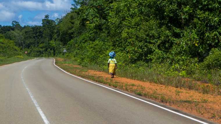 De verharde wegen in Suriname zijn over het algemeen in prima staat.