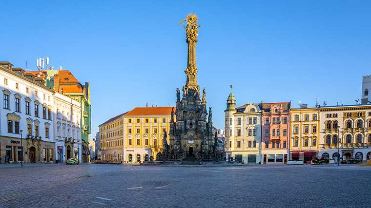De Heilige Drievuldigheidszuil op het centrale plein van Olomouc.