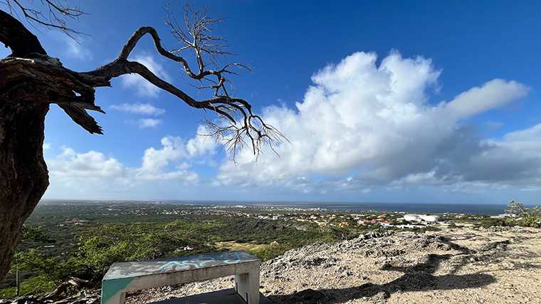 Het uitzicht vanaf de top van Seru Largu.