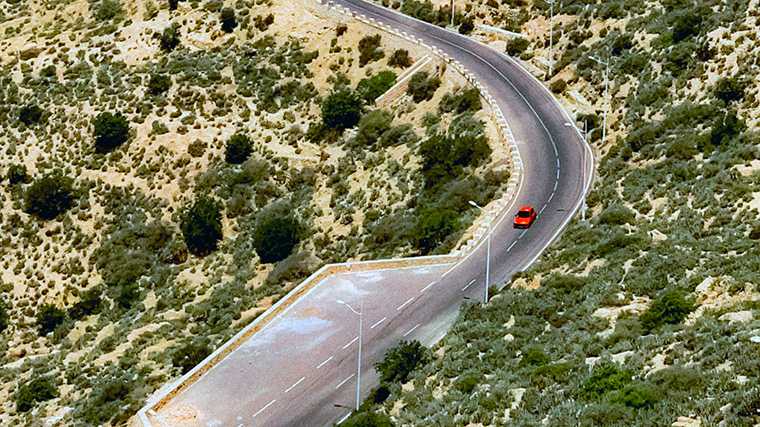 Bij mooie uitkijkpunten zijn vaak ruime inhammen waar je de huurauto veilig kunt parkeren.