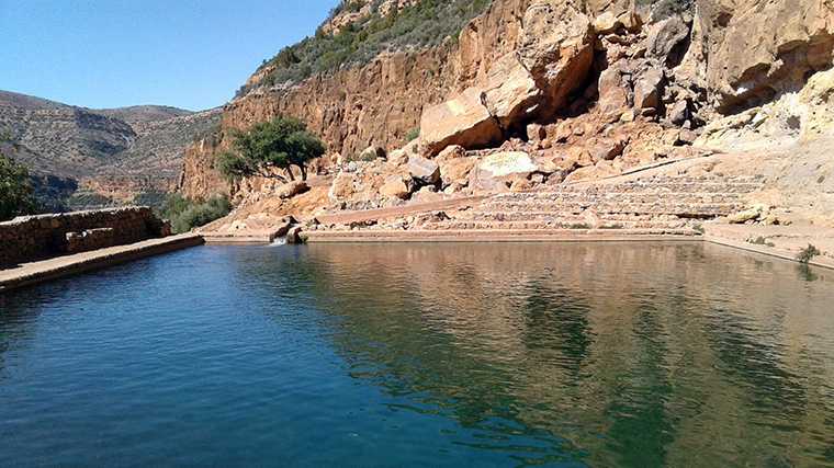 Het natuurlijke zwembad bij de grot Win Timdwin.