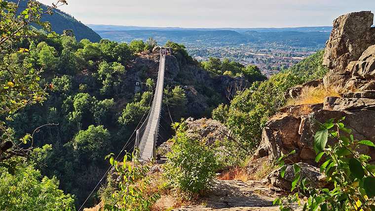 De voetgangershangbrug bij Mazamet.