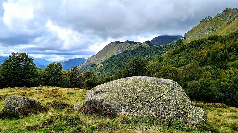 Met een huurauto rijd je gemakkelijk naar het prachtige landschap van Coumebière, ten zuiden van Toulouse.