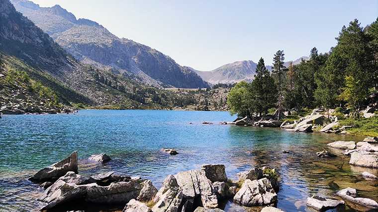 Een bergmeer in het Parc national des Pyrénées.