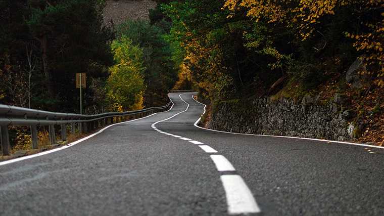 Met een huurauto is het een feest om over de Zuid-Franse wegen te rijden.