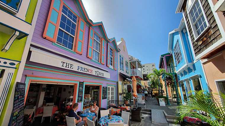 Old Street in Philipsburg, de Nederlandse hoofdstad van Sint-Maarten.
