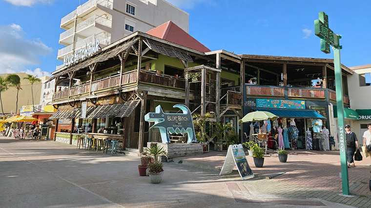 De gezellige boulevard van Philipsburg.