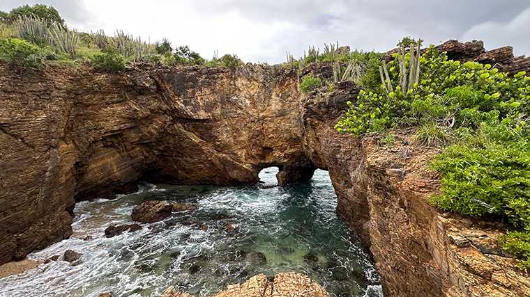 Het indrukwekkende zinkgat Trou de David.