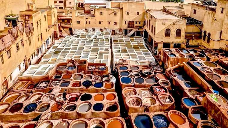 Rijd met een huurauto langs de Marokkaanse koningssteden en bezoek de leerlooierijen in Fez.