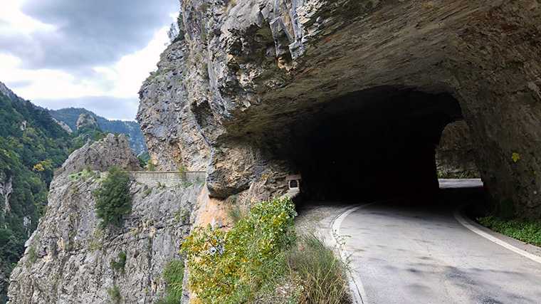 De Langada-Taygetos-pas tussen Sparta en Kalamata.