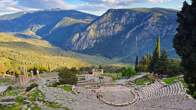 Delphi is niet alleen beroemd om de ruïnes, maar ook om het geweldig mooie landschap eromheen.