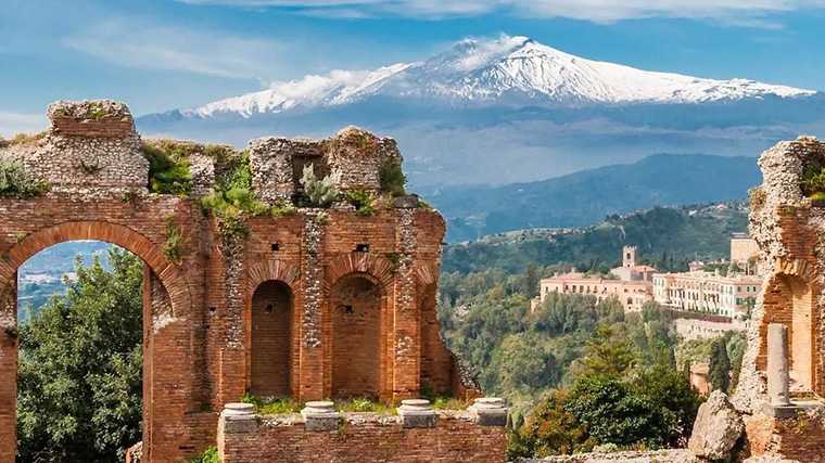 Uitzicht op hét symbool van Sicilië: de Etna.