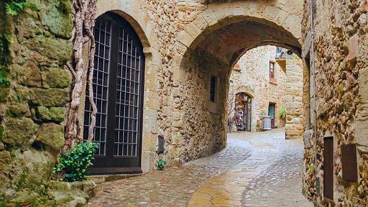 Pittoreske straatjes in Valldemossa op Mallorca.