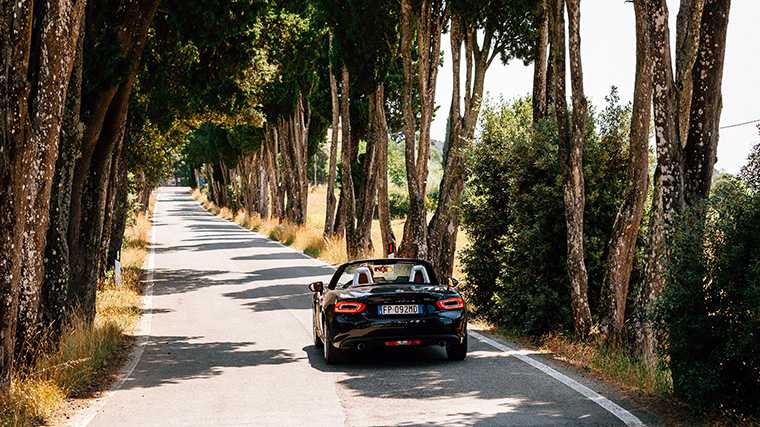 Huur een cabrio voor Toscane.