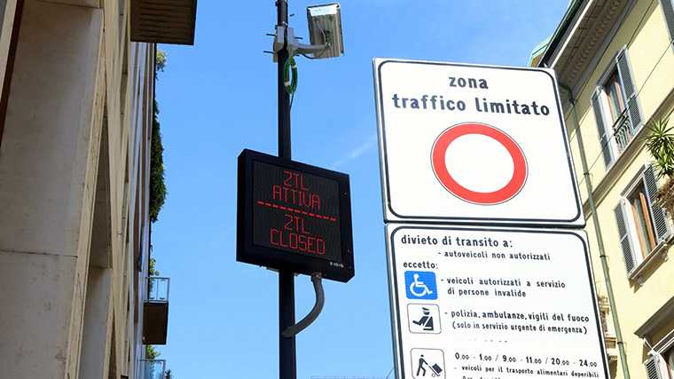 Achter elk bord dat een ZTL-zone aankondigt, hangt een camera.