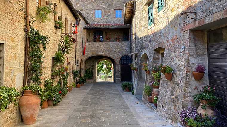 Het rustige, oude stadje San Donato in de Chianti-regio, Toscane.