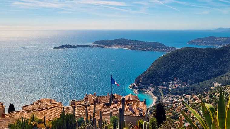 Uitzicht vanaf de hoogste weg tussen Nice en Monaco.