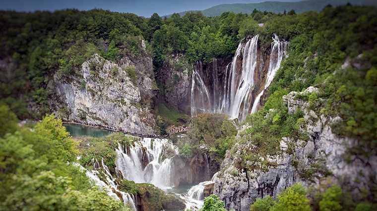 Enkele van de watervallen in het Plitvice National Park, Kroatië.