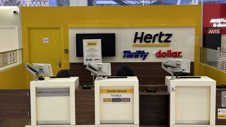 Hertz, Thrifty en Dollar vallen onder één concern, maar de merken kunnen verschillende voorwaarden en tarieven hebben.