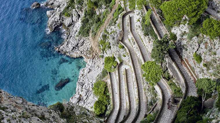 De steile Via Krupp aan de zuidkust van Capri.