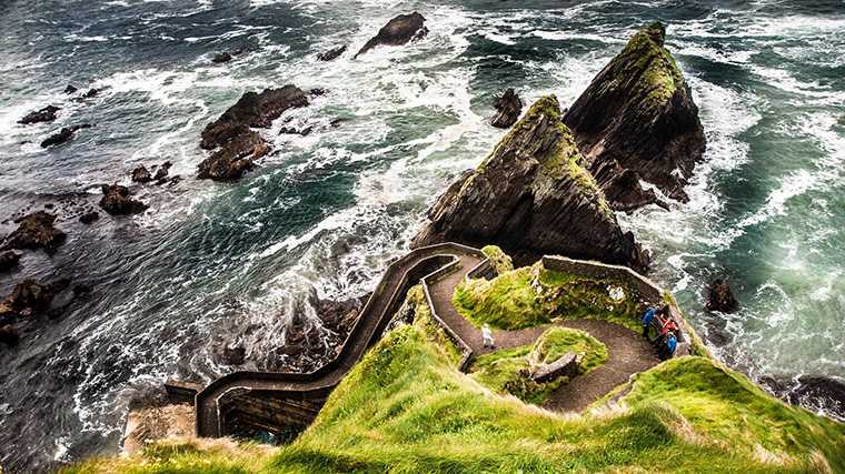 De Dunquin Pier, een van de fotomomenten langs de Wild Atlantic Way in Ierland.
