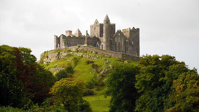 De ruïnes op de Rock of Cashel in Ierland. (Foto: https://pixabay.com/users/abbeyvideo-7574921/)