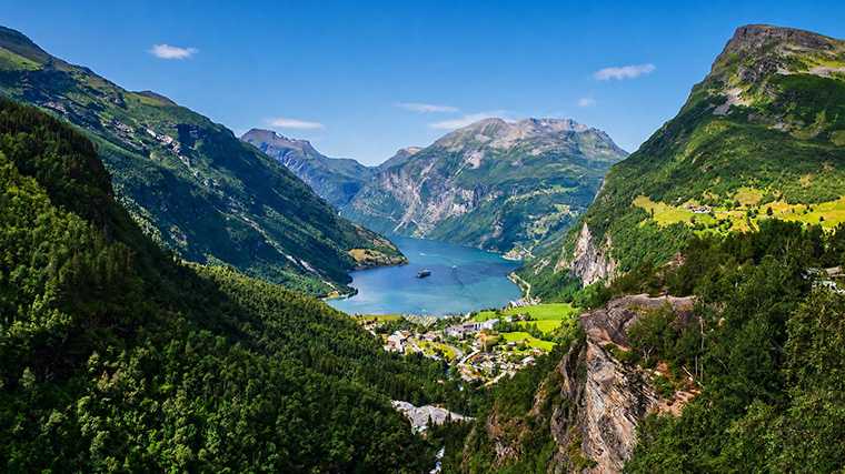 Het plaatsje Geiranger aan de gelijknamige fjord in Noorwegen.