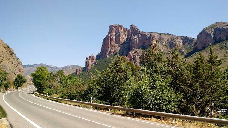 Mallos de Riglos rotsformatie aan de voet van de Pyreneeën.