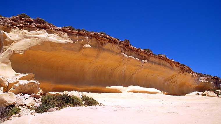 Een natuurlijk verschijnsel aan de noordkust van Gozo: golven van zand.