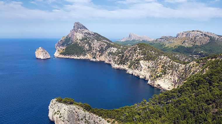 Het populaire uitkijkpunt Es Colomer aan de noordkust van Mallorca.