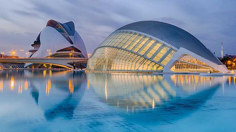 El arte, la ciencia y la cultura se unen en la Ciudad de las Artes y las Ciencias de Valencia.