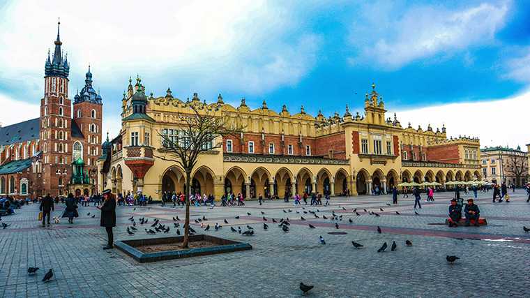 El centro medieval de Cracovia (en polaco: Kraków) está incluido en la Lista del Patrimonio Mundial de la UNESCO.