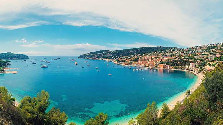 La baie de Nice, sur la Côte d’Azur.
