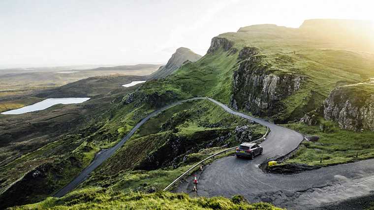 Rutas fantásticas en coche de alquiler por el Quiraing, en la isla de Skye.