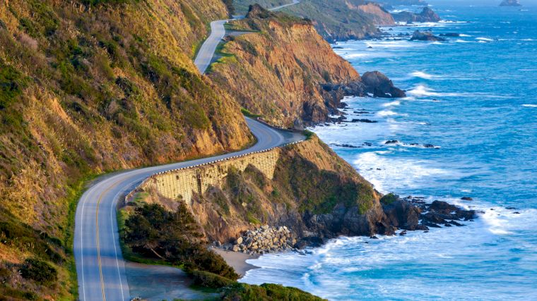 Pacific Coast Highway langs de Californische kust.