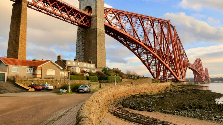 De iconische spoorbrug tussen South en North Queensferry