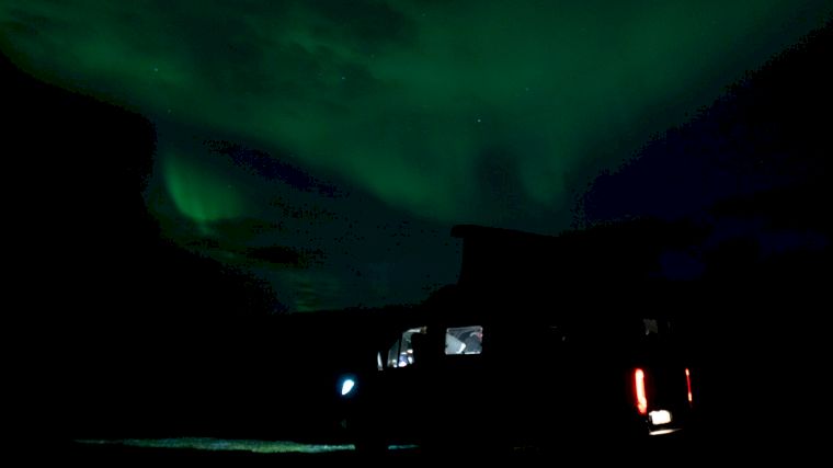 Met een beetje geluk zie je vanuit je gehuurde camper in september al het noorderlicht in Noorwegen.