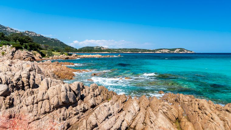 Het is niet moeilijk te zien hoe de Costa Smeralda aan zijn naam kwam