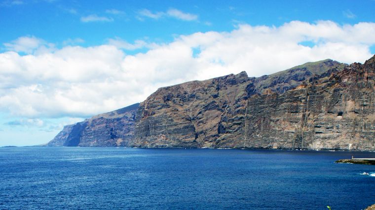 De indrukwekkende kliffen langs de westkust van Tenerife.