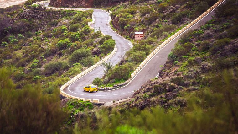 Prachtige wegen op Tenerife, zoals hier bij Santiago del Teide.