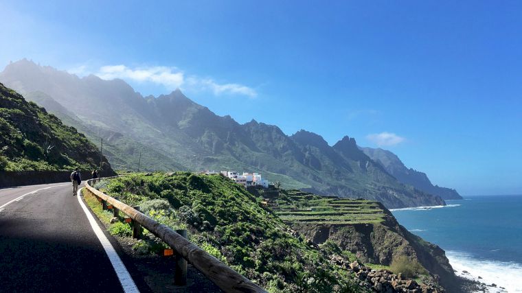 Rijden met een huurauto op Tenerife is goed te doen, want de wegen worden prima onderhouden.