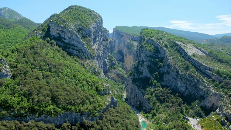 De rivier Verdon heeft een diepe kloof uitgesleten in het landschap.