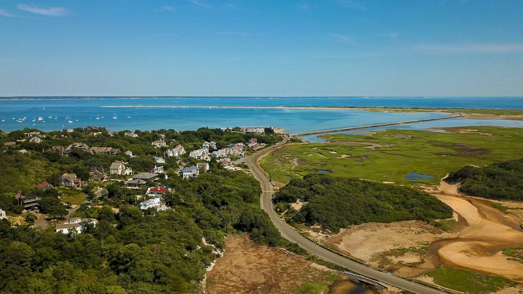 Het laatste stukje van Highway 6 bij Provincetown en de dijk van basaltblokken naar Wood End.