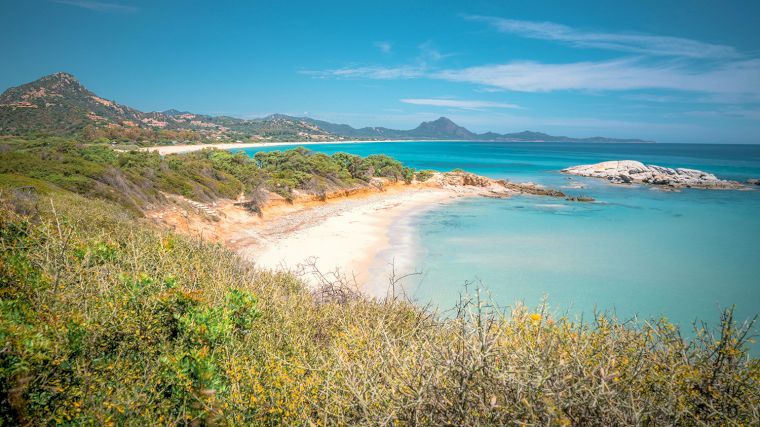 De zandstranden van Costa Rei bij Punta Di Santa Giusta op Sardinië.