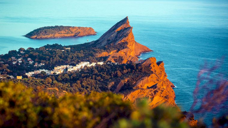 Bec de l'Aigle met daarachter het Île Verte, bij La Ciotat aan de Franse zuidkust.