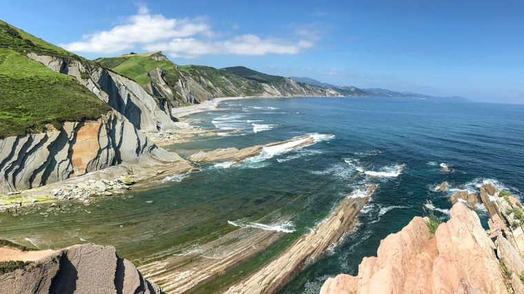 Flysch-kust bij Zumaia in Spaans Baskenland.