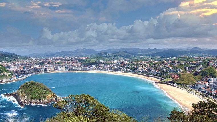 Uitzicht op de stranden van San Sebastián vanaf de berg Igueldo.