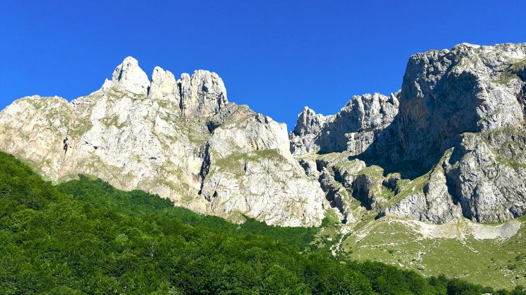 De Picos de Europa langs de CA-185 bij Camaleño.