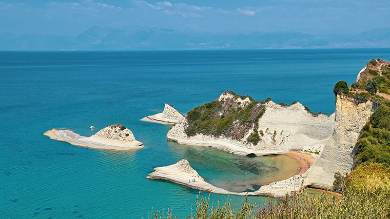 Kaap Drastis is meestal veel rustiger dan het populaire Canal d ‘Amour bij Sidari op Corfu.