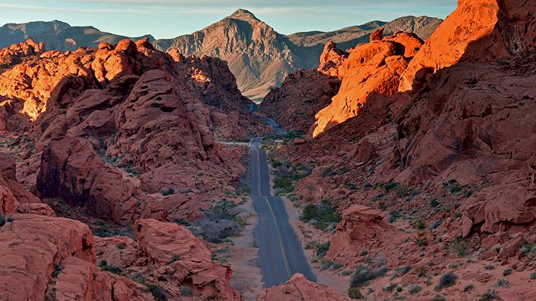 Fantastisch toch om met je huurauto over zo’n weg door de Valley of Fire te rijden?